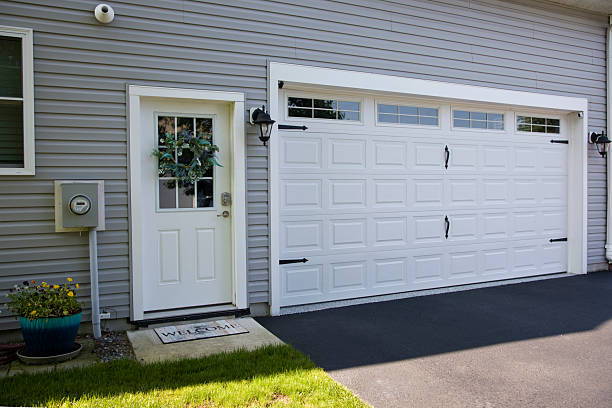 24/7 Emergency Garage Door Panel Replacement experts in Madison Center, CT